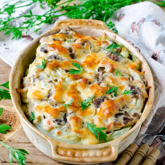 Молодая капуста в сливках с сыром