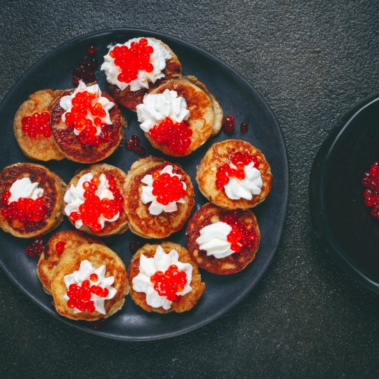 Оладки з червоною рибою та ікрою