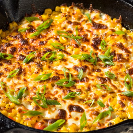 Консервована кукурудза в сирному соусі