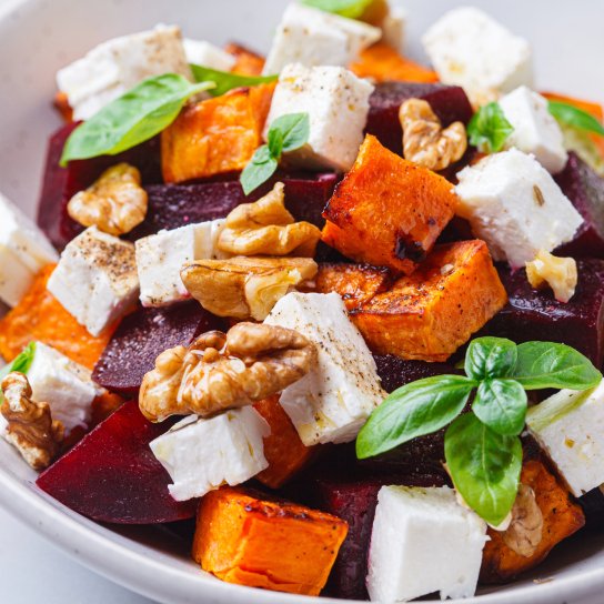 Салат з печеного гарбуза та буряка з сиром