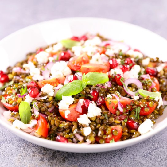 Салат з сочевиці, фети та граната