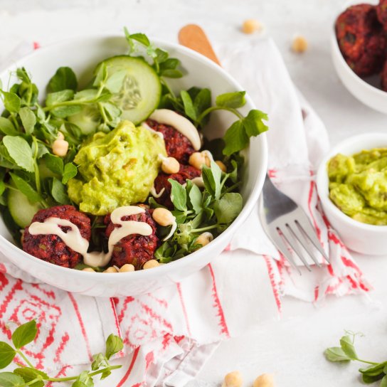 Тефтелі з квасолі, буряка і цибулі