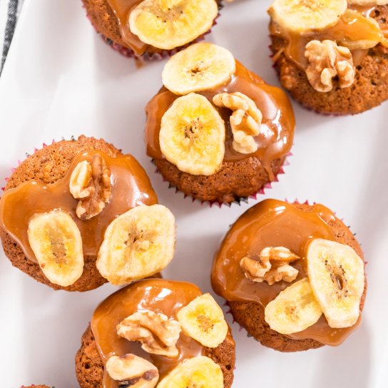 Корисні мафіни з бананами та горіхами