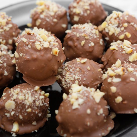 Кульки з кіноа та арахісовою пастою