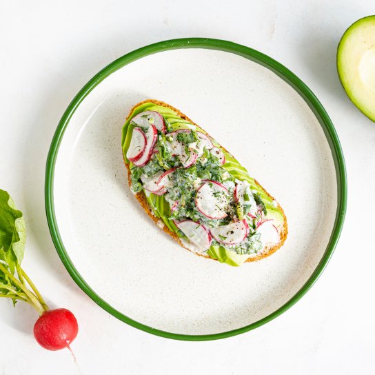 Сендвіч із редискою, авокадо