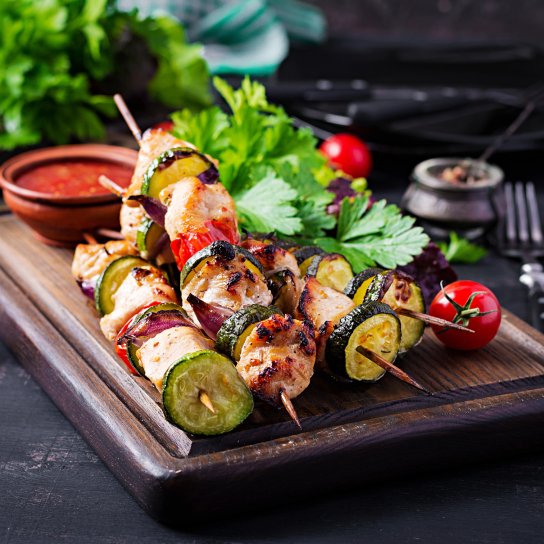 Шашлички з куркою та солоними огірками