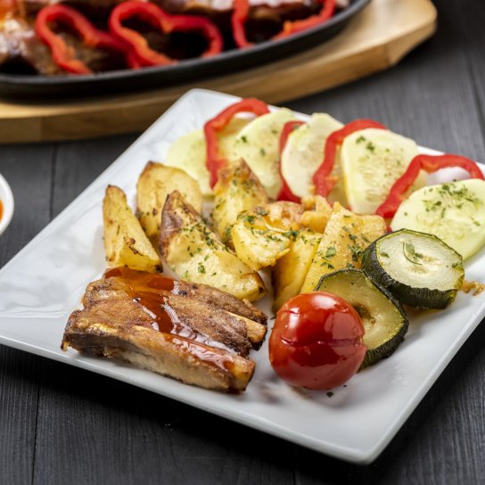 Свинячі реберця з кабачками