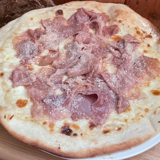 Піца Біанка Дорблю з хамоном