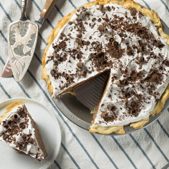 Пиріг зі згущенкою та яблуками