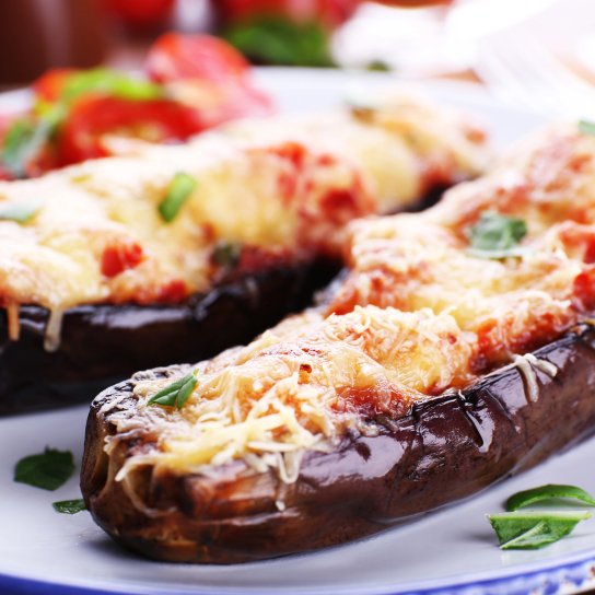 Баклажани з кускусом і курятиною