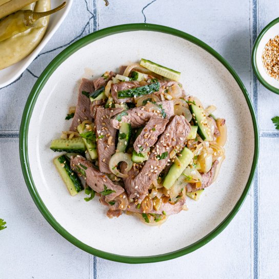 Салат з яловичиною на грилі