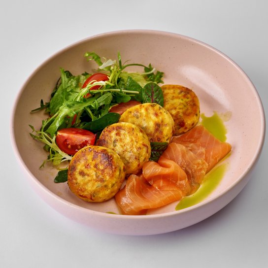 Солоні сирники з вареними яйцями