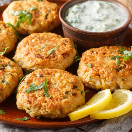 Котлети з консервованого тунця та сиру