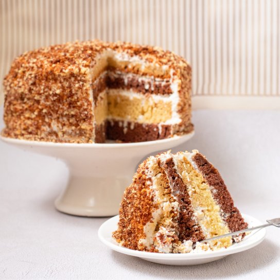 Класичний торт «Сметанник» з різними коржами