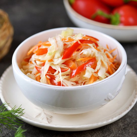 Маринована капуста з болгарським перцем