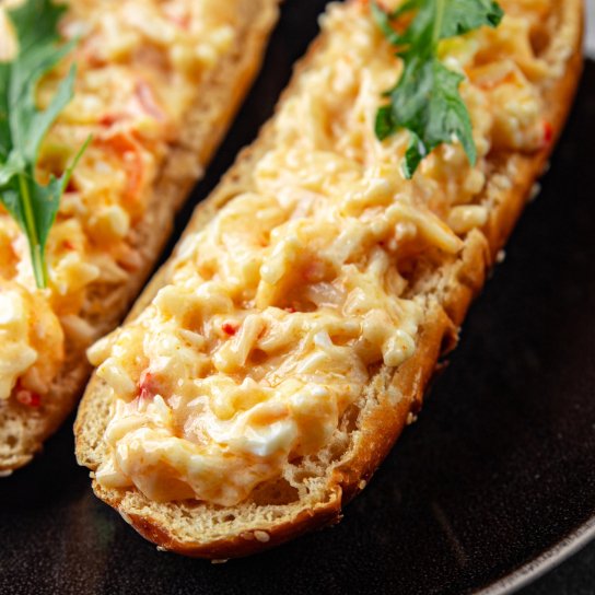 Сендвіч з намазкою з крабових паличок