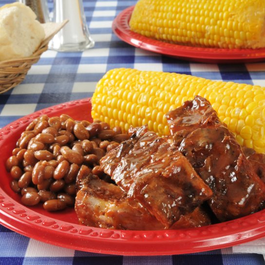 Квасоля з реберцями у горщику