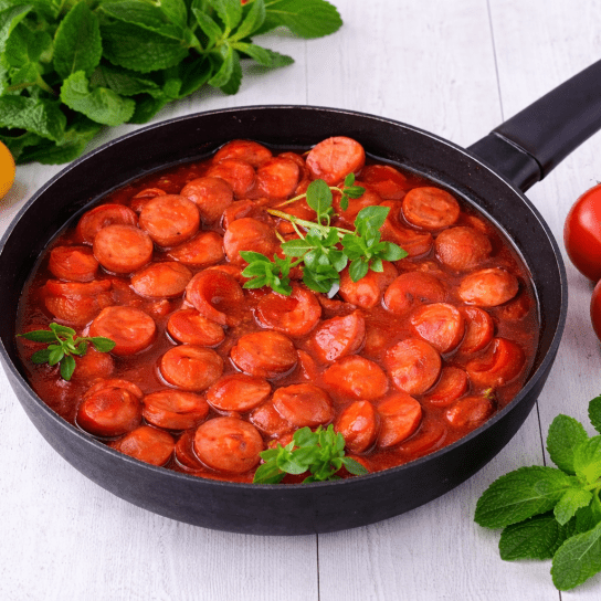 Сардельки в томатному соусі