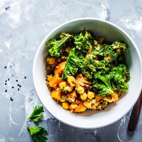 Салат з кіноа та печеними овочами Салат з кіноа та печеними овочами