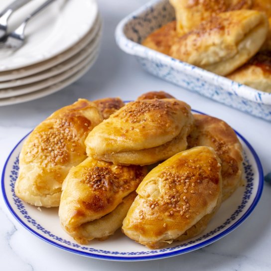 Пиріжки з рикотою та черемшею