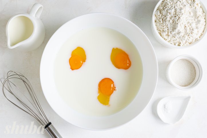 яйця, молоко, сіль та цукор