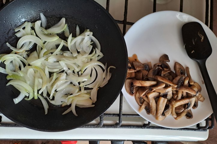 Печінка з грибами