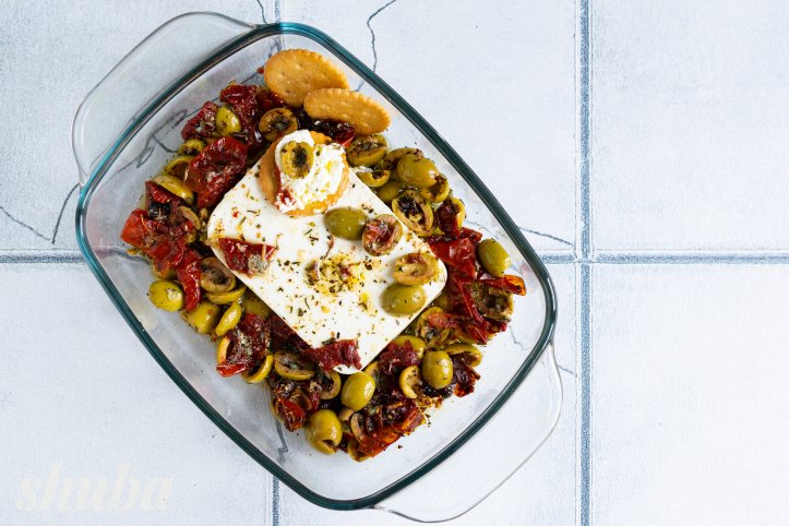 запечена фета по-середземноморськи