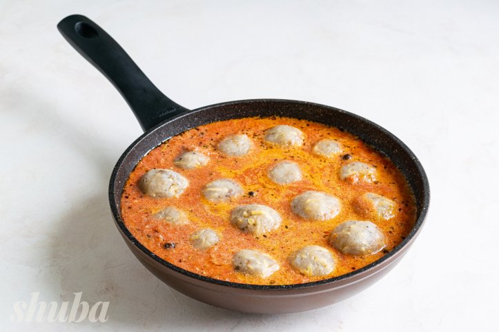фрикадельки в соусі