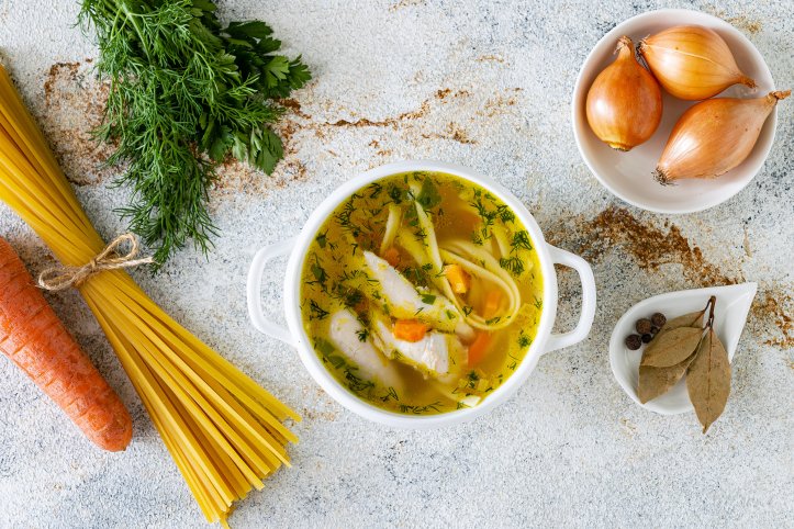 Курячий бульйон з локшиною
