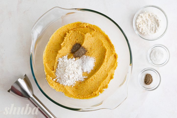 борошно, сіль та перець з пюре