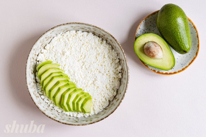 сир та авокадо