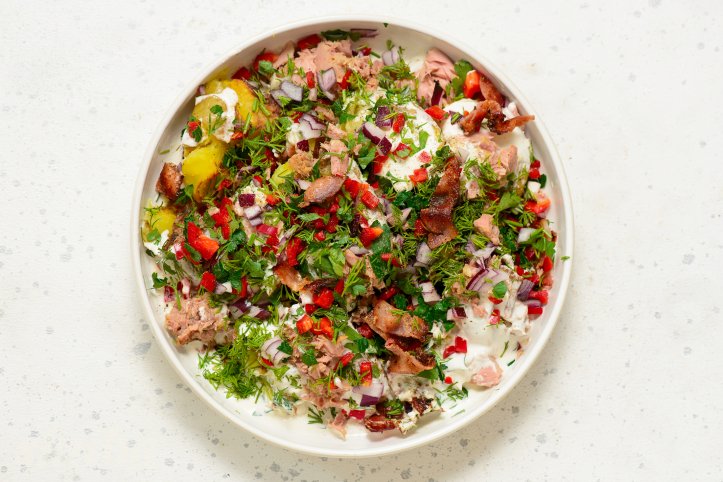 картопляний салат з тунцем