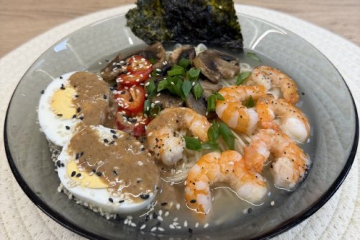 Рамен з креветками