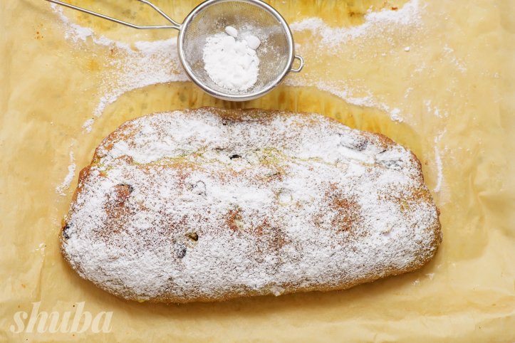 штолен з пудрою