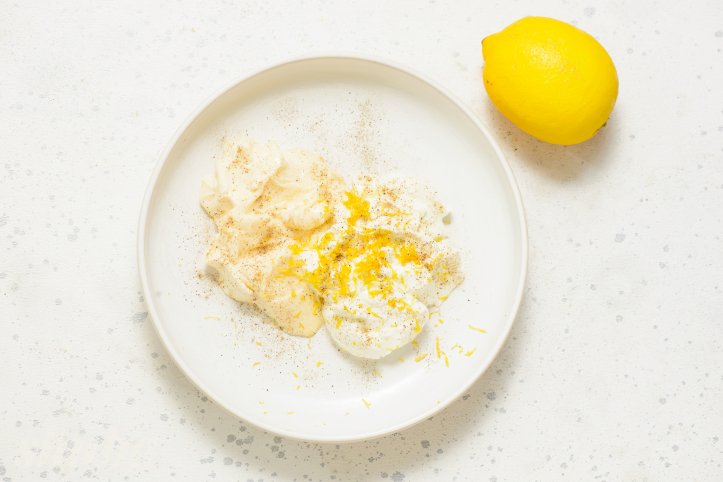 йогурт, майонез, сік, цедра та перець