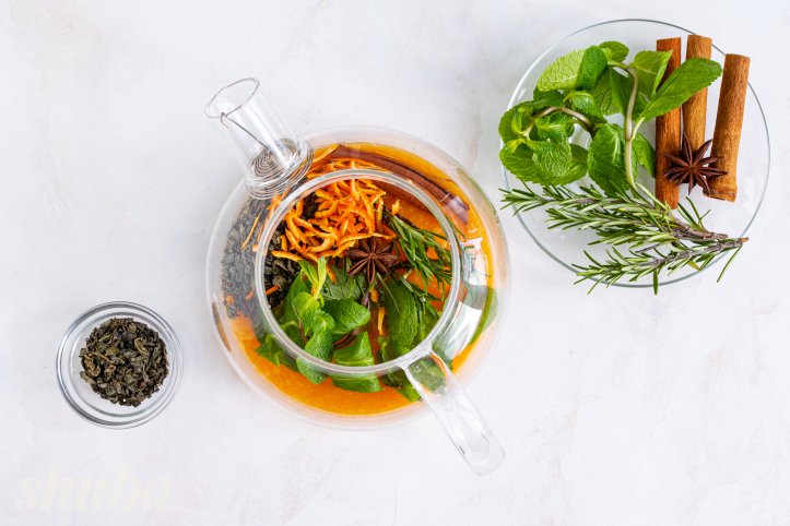 мандарини в пюре, трави та спеції