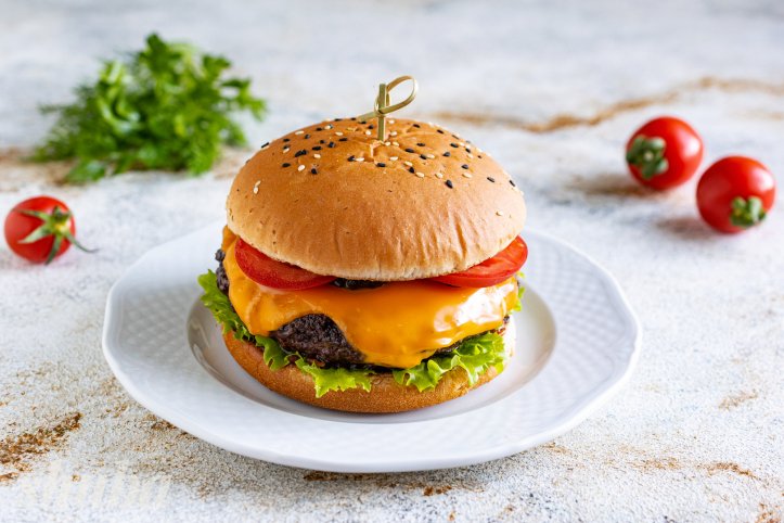 бургер з яловичиною