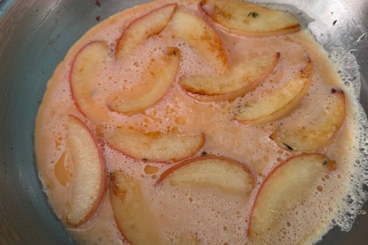 Омлет з яблуками