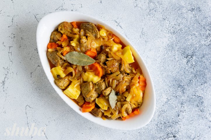 свинина, овочі та соус