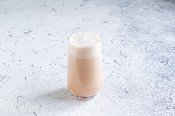 чай з молоком та сиропом