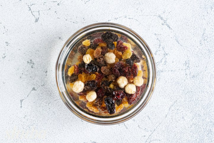 сухофрукти та горіхи