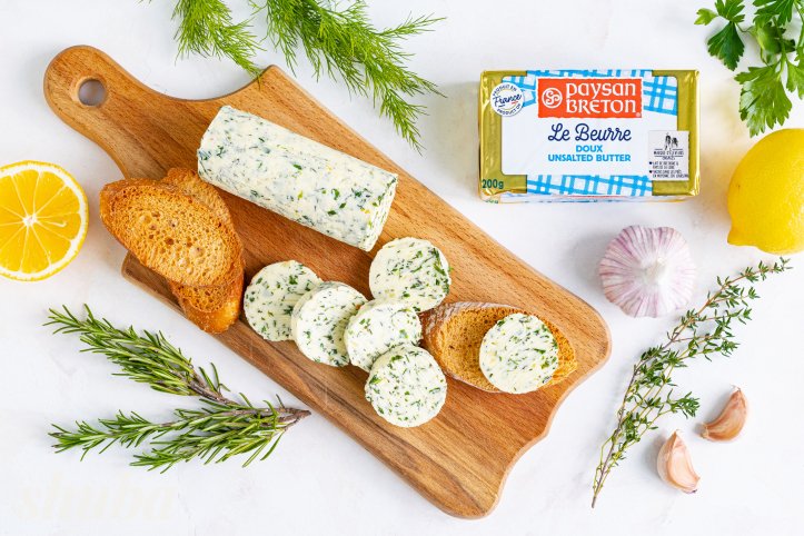 вершкове масло із зеленню, часником і лимоном