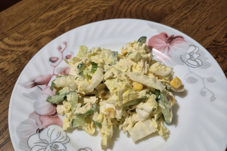Салат з куркою і пекінською капустою