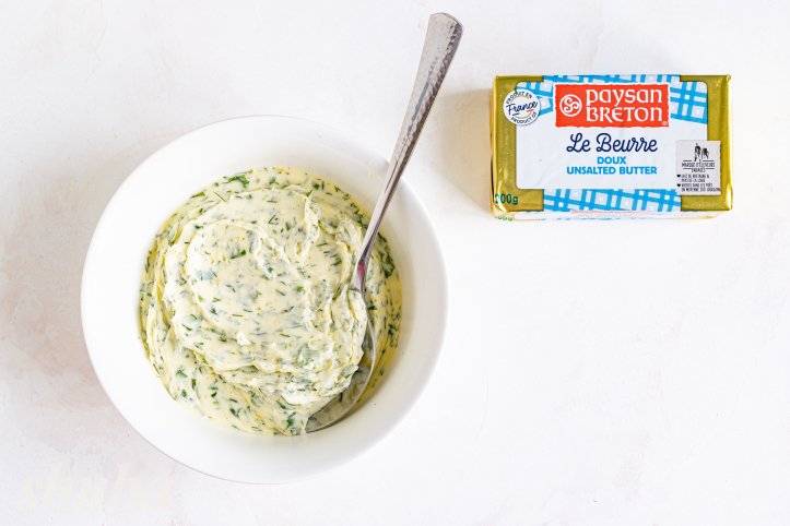 масло з травами, цедрою та часником