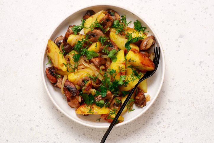 картопля з печерицями та зеленню