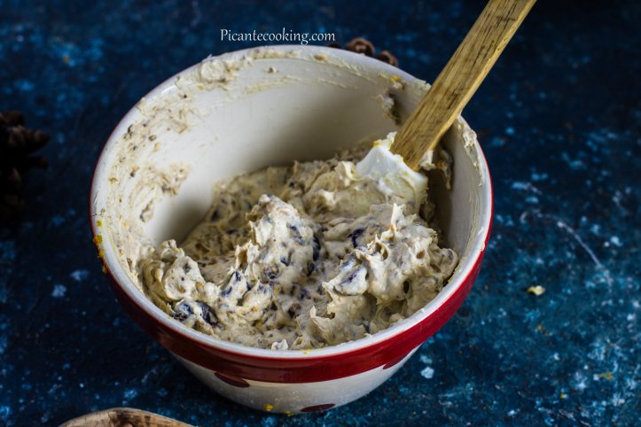 Маскарпоне з горіхами