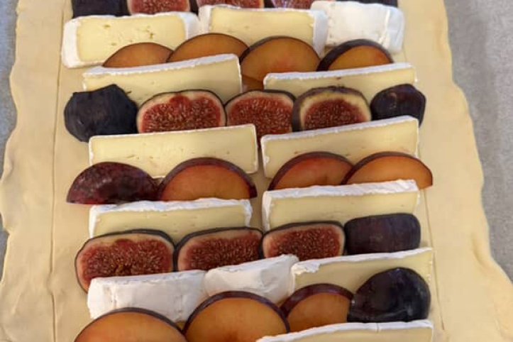 Закуска з інжиру та камамберу