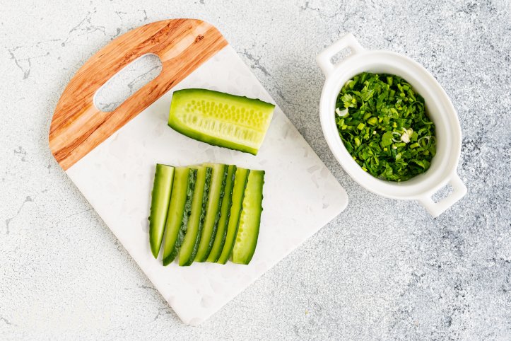 огірок та зелень