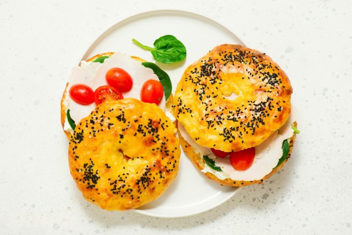 сирні бейгли з кунжутом