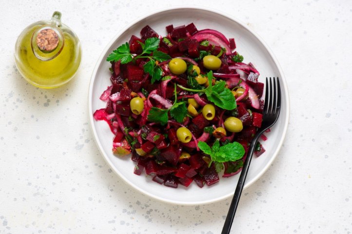 буряк із овочевою сальсою